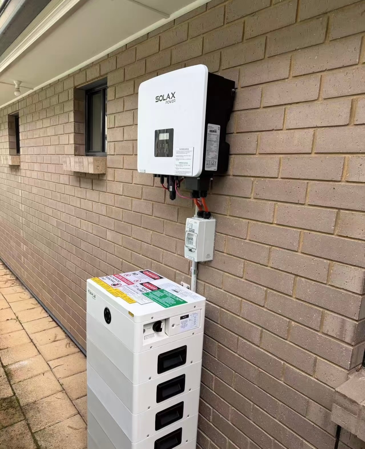 SolaX Power inverter and battery installation